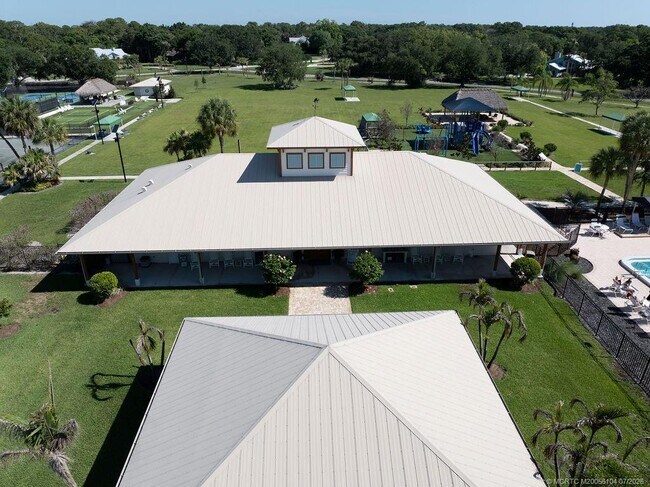 Building Photo - 2386 SW Creekside Dr