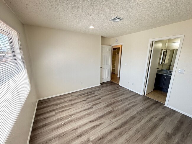 Building Photo - 2883 Wheelwright Dr