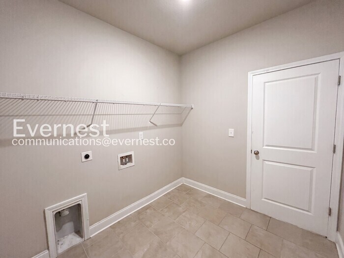 Building Photo - 8395 Loch Lomand Ln