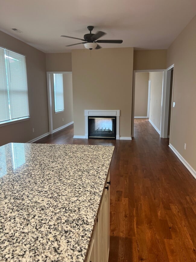 Building Photo - 54 W Sharon Rd