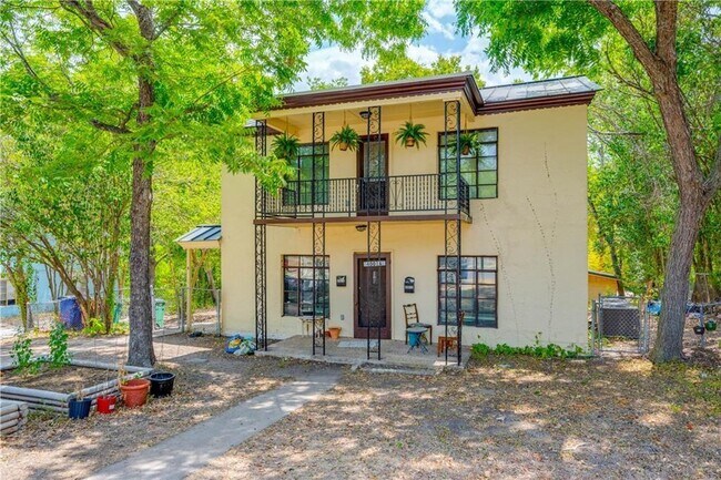 Building Photo - 4001 Maplewood Ave