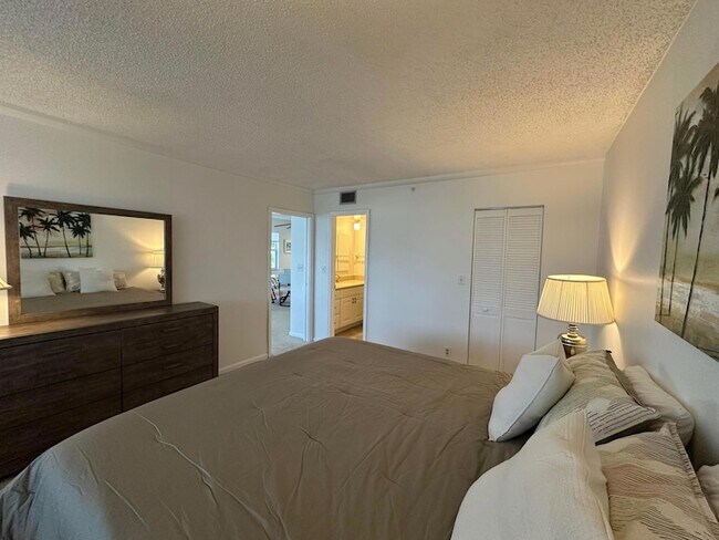 Building Photo - 3310 S Ocean Blvd