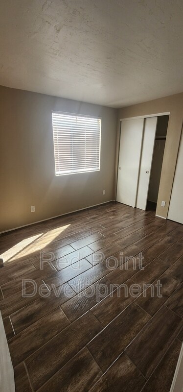 Building Photo - 3932 E Hayhurst Ln