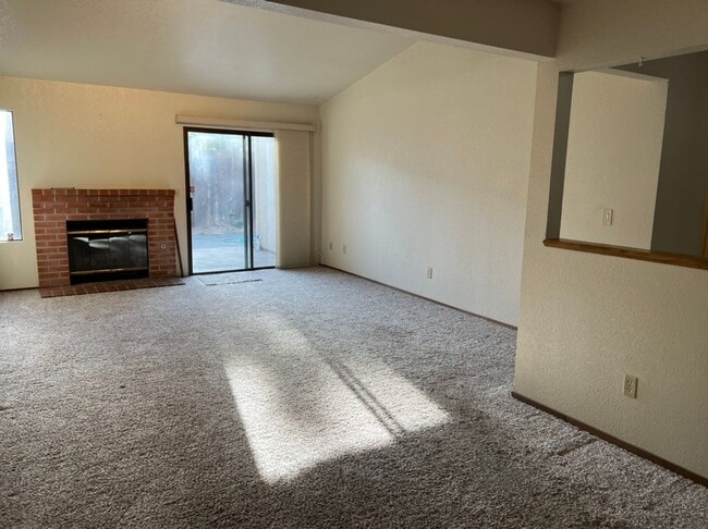 Building Photo - Single story condo located in Cedarbrook's Gated Community!