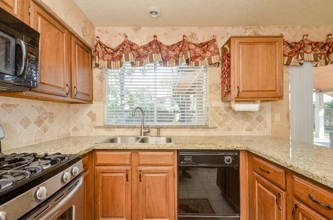 Building Photo - 8310 Hot Springs Dr