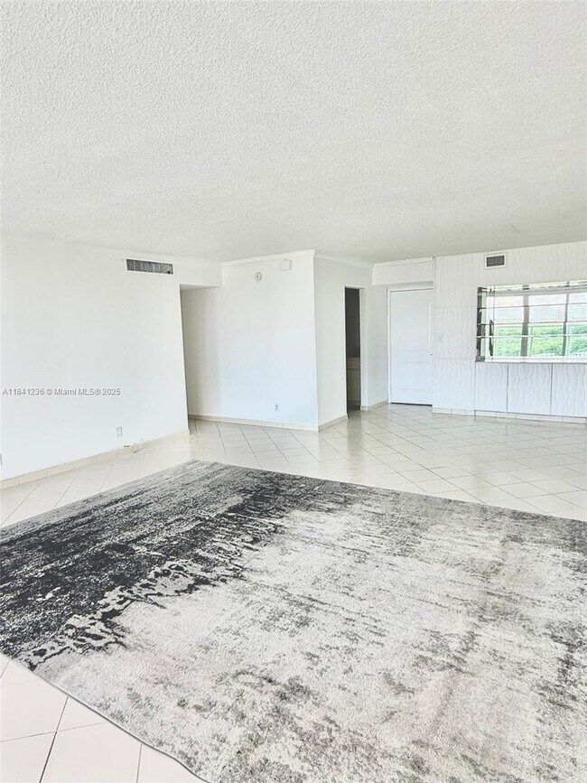 Building Photo - 100 Bayview Dr