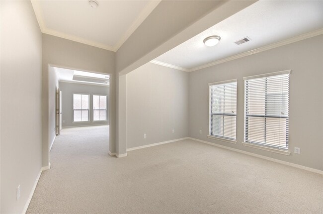 Building Photo - 11623 Royal Oaks Crossing