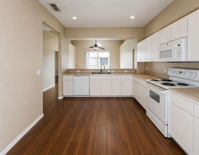 Building Photo - 710 Hazy Meadow Ct