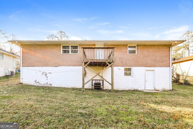Building Photo - 494 Clara Dr