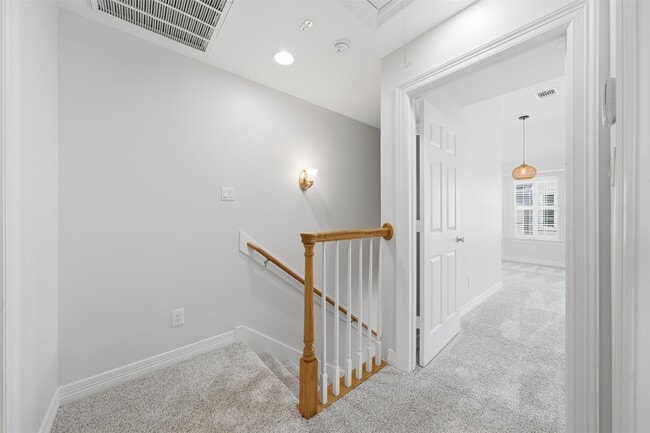 Building Photo - 5515 Crooms St