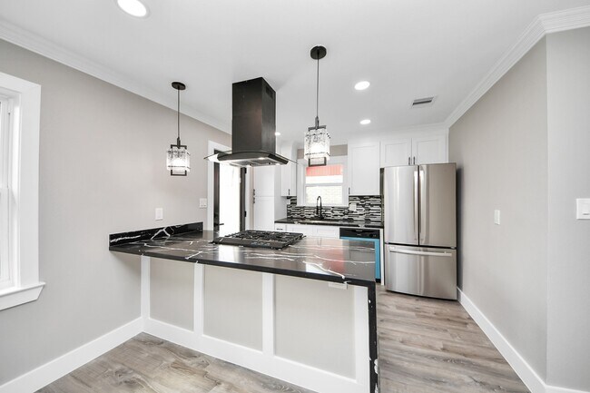 Building Photo - 10114 Fairfax St