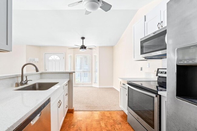 Building Photo - 2 Bedroom 2 Bathroom Upstairs Unit with Up...