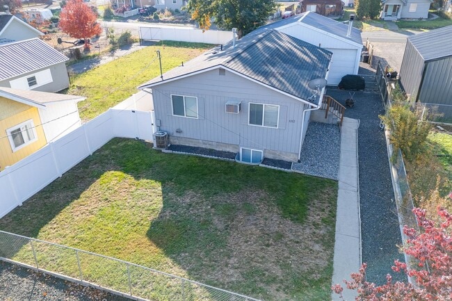 Building Photo - Charming, Partially Remodeled 4-Bedroom Ho...