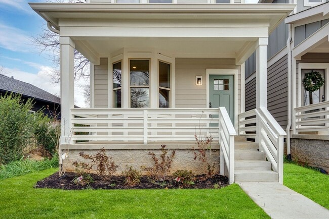 Building Photo - Stunning 3BE/2.5BA in the SHELBY PARK area! Easy DOWNTOWN access!