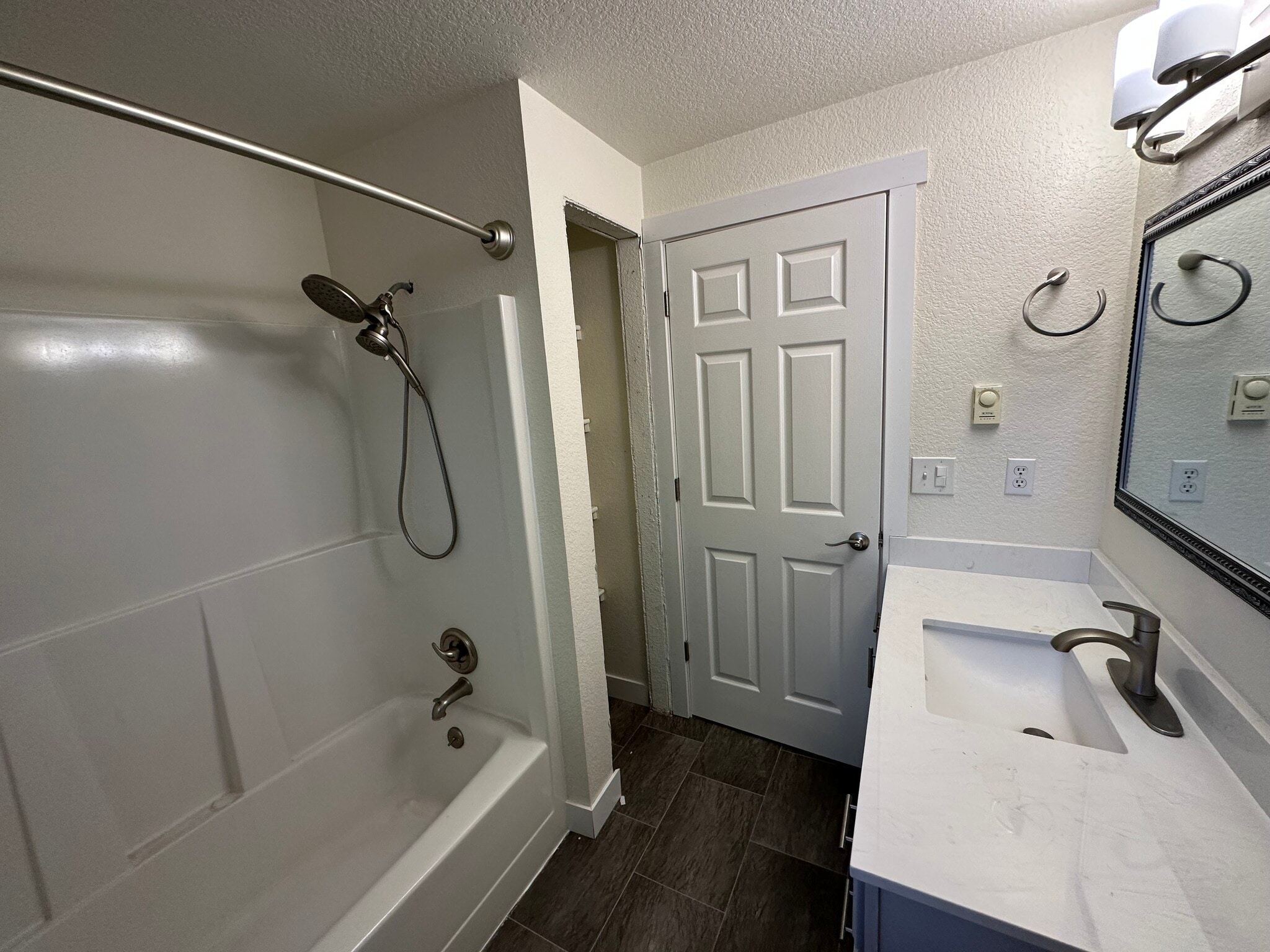 Building Photo - 821 Kaiser Rd NW