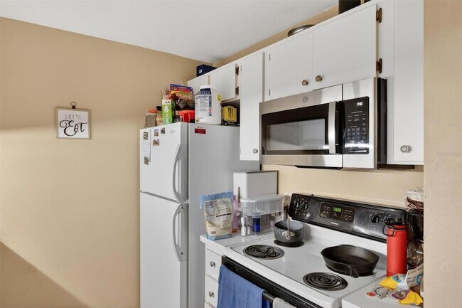 Building Photo - 4000 SW 23rd St