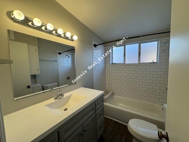 Building Photo - 1 Bedroom 1 bath with private yard! Water,...
