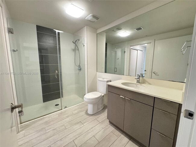 Building Photo - 321 NE 26th St