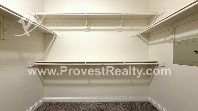 Building Photo - 8440 Hoover Ct