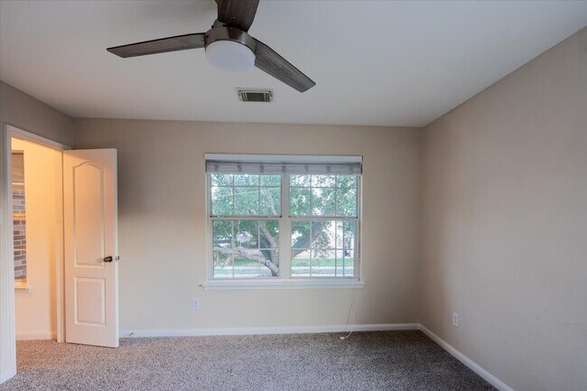 Building Photo - 15907 Kings Cypress Ln