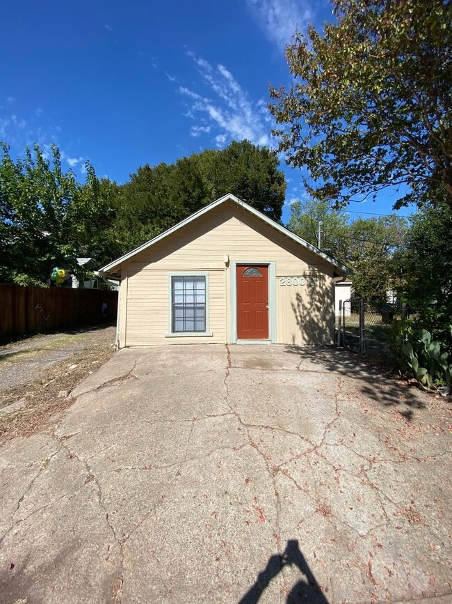 Building Photo - Unique Bungalow-Style House in French Place
