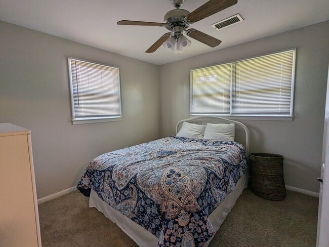 Building Photo - 804 Mixon Dr