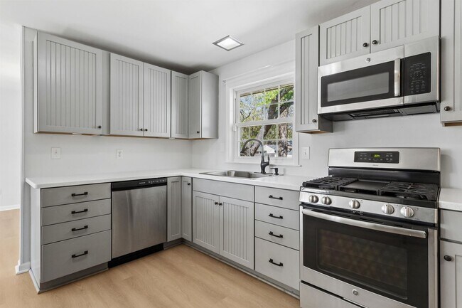 Building Photo - 3BR Rancher Hampton/Langley AFB