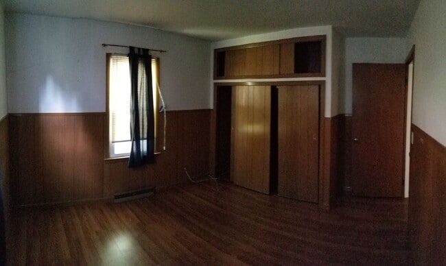 Building Photo - Beautiful Oakland Home with Finished Basement & Hardwood Floors