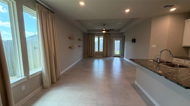 Building Photo - 7215 Clearwater Cv Dr