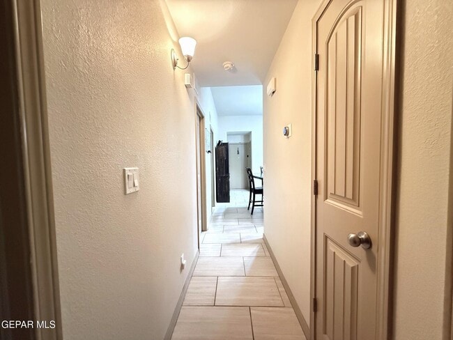 Building Photo - 3856 Loma Cortez Dr