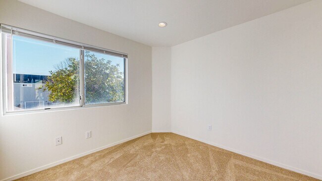 Building Photo - Charming 3 Bedroom 2.5 Bath with Bonus Room and Private Yard!