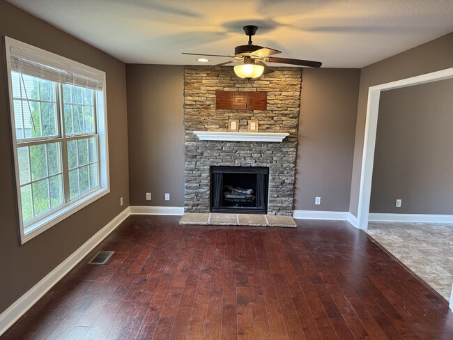 Building Photo - 113 Grassmire Dr