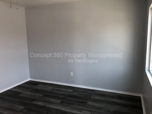 Building Photo - 1910 E 59th St