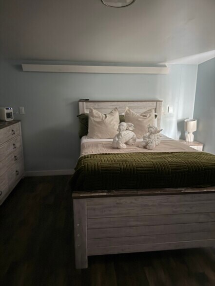 Green bedroom - 18350 Cumbres Rd