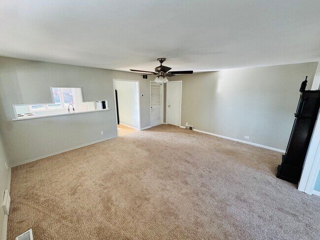 Building Photo - 42160 N 6th Ave