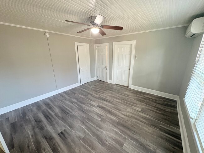 Building Photo - 104 Freeze Ave NW