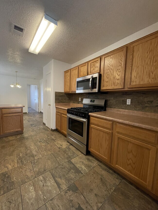 Building Photo - 3119 El Caballero Dr SW