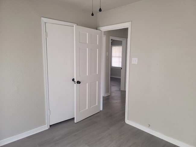 Building Photo - 5322 Pershing St