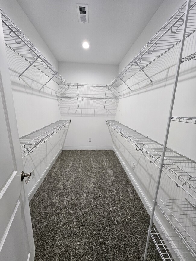 Building Photo - 104 Pioneer Trails Dr