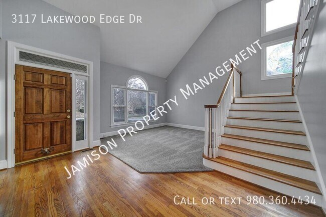Building Photo - 3117 Lakewood Edge Dr