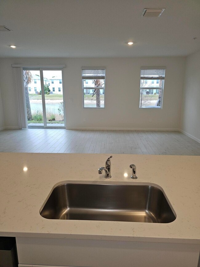 Building Photo - 621 Salisbury Cir