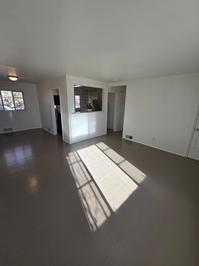 Building Photo - Centrally located in the NE Heights 4 bedroom, 1 3/4 Bath 1900 square feet.