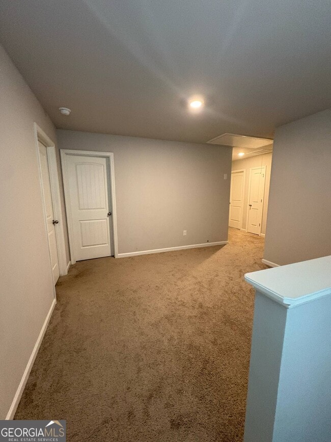Building Photo - 170 Goodall Woods Dr