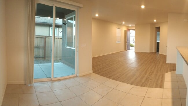 Building Photo - Sparks home 3 bedroom| 2 bathroom now avai...