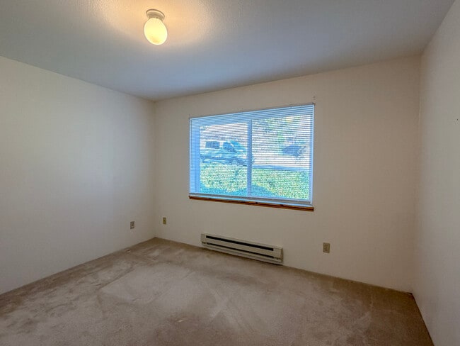 Building Photo - 975 Aberdeen Ave NE