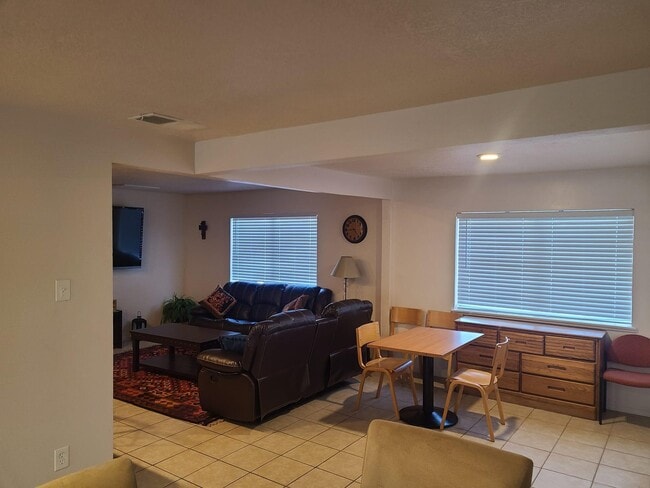 Building Photo - 5708 Piedra Rd NW