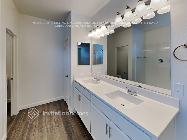 Building Photo - 682 W Belmont Red Trail