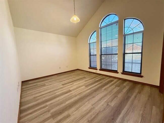 Building Photo - 405 Edwards Dr