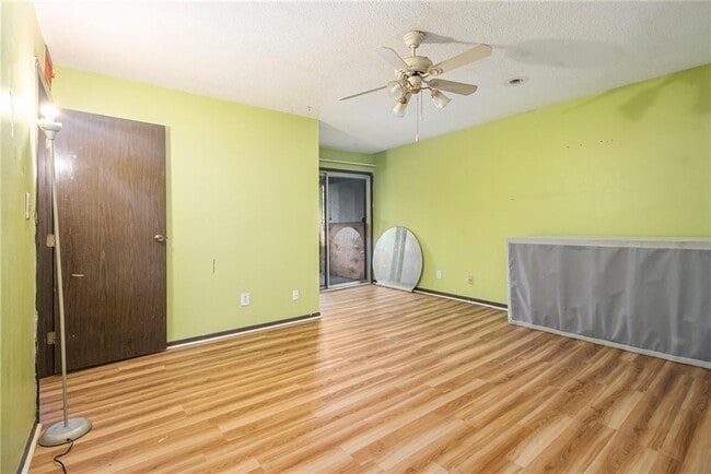 Building Photo - 112 Camelot Dr