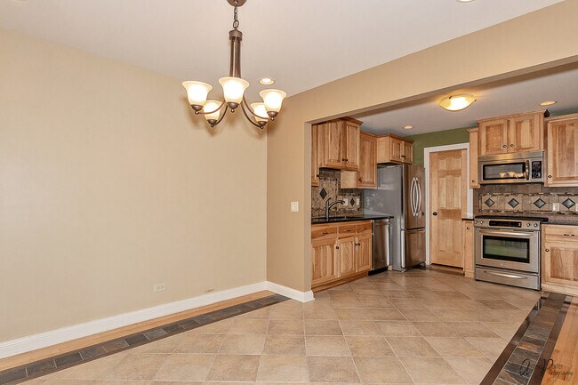 Building Photo - 1180 Silverwood Ct